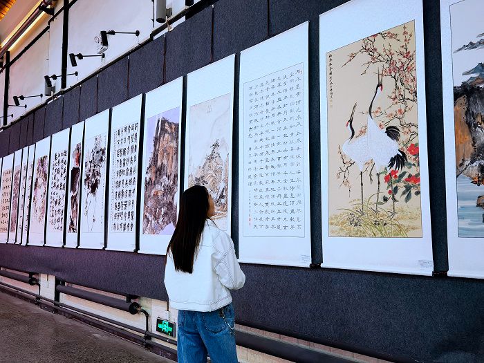兰州市七里河区举办“翰墨书写民族情 同心共筑团结梦”新时代文明实践书画作品展-新华网