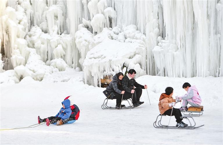 乐享冰雪运动 点燃新春激情新华网(图6)