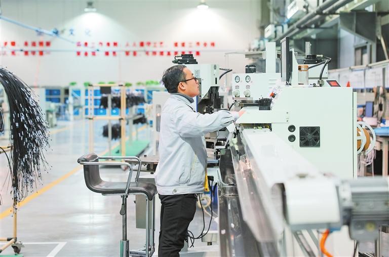 走好扩量提质焕新升级之路——甘肃省深入实施强工业行动加快推进新型工业化新华网(图1)