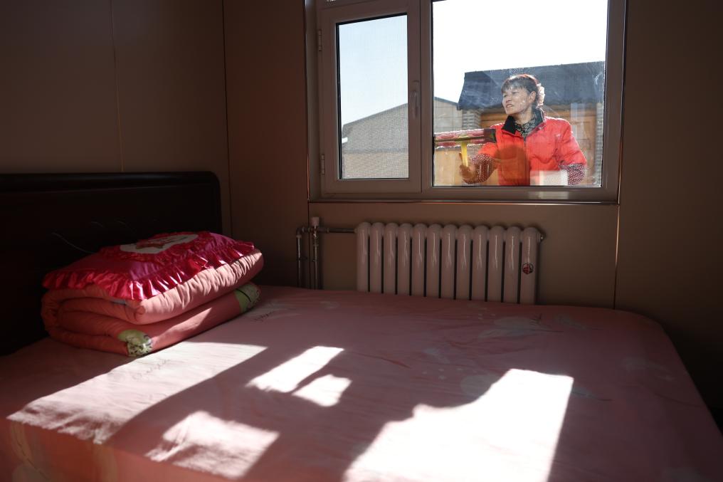 甘肃榆中受灾群众陆续搬进新居