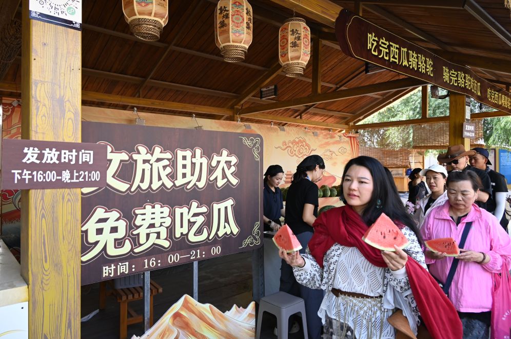 甘肃敦煌：来大漠免费吃瓜