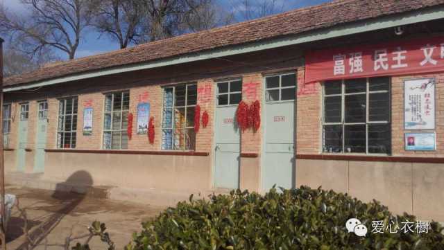 甘肃天水偏远村学校墙塌房危路难行 爱心人士
