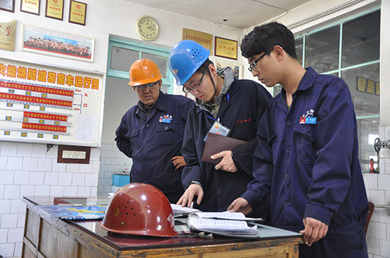 加工厂举行三.八女工爱岗敬业演讲比赛--方大