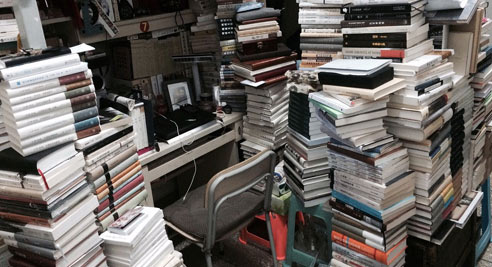 云南一大学学霸寝室藏书5000余册(高清组图)