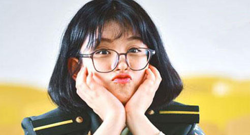 不是女汉子 军校女学员才艺颜值赛网红(组图)