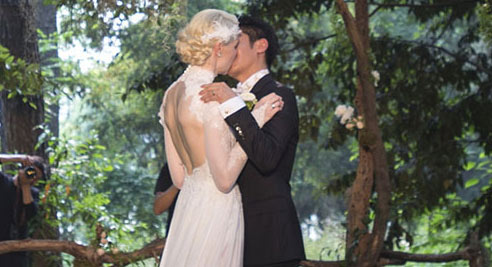 撒贝宁低调迎娶洋媳妇 婚礼现场甜蜜拥吻(高清