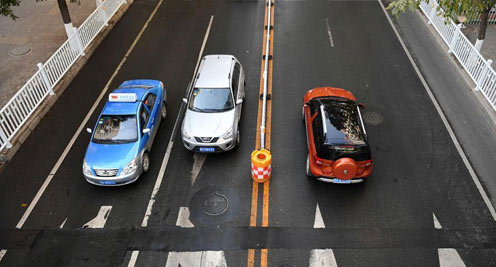 兰州启动单双号限行 市民乘公交免费(高清组图