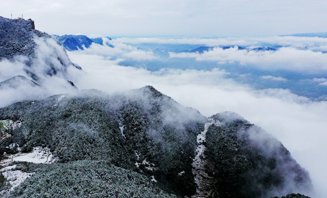 一场春雪 甘肃鸡峰山宛如水墨画