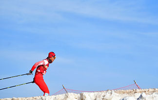 1月22日，甘肃省冬季运动管理中心选手雷成杰在比赛中