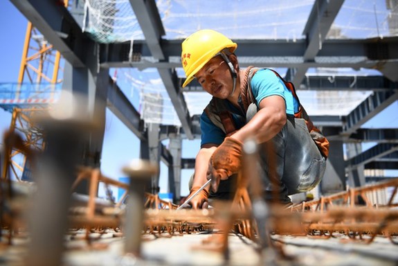 鏖戰高溫的城市建設者