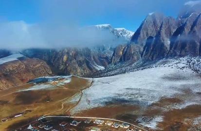 甘肅夏河：深秋降雪 美景如畫