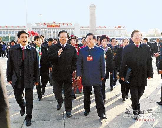 甘肃省代表满怀喜悦步入人民大会堂
