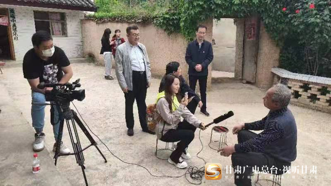 甘肃省乡村振兴局调研指导处处长,一级调研员李伯祥带领新华网 ,甘肃